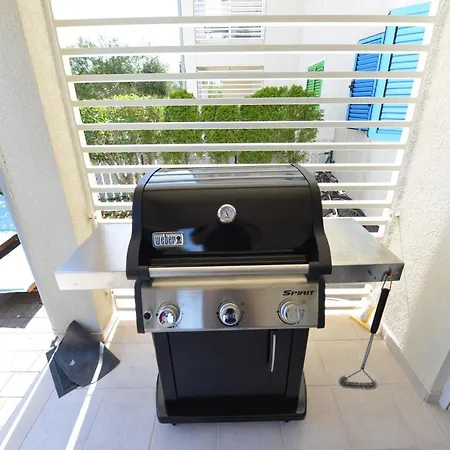 Διαμέρισμα Ema *