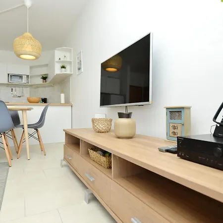 Ema Apartment *