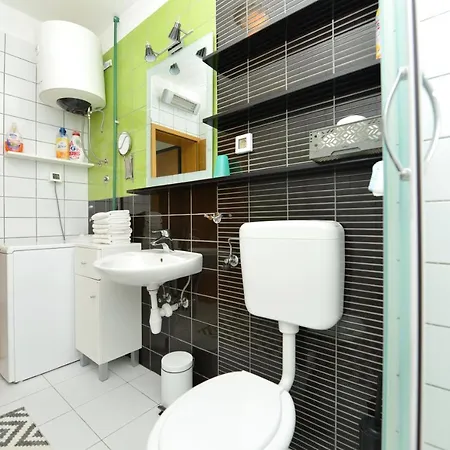 Ema Apartment *